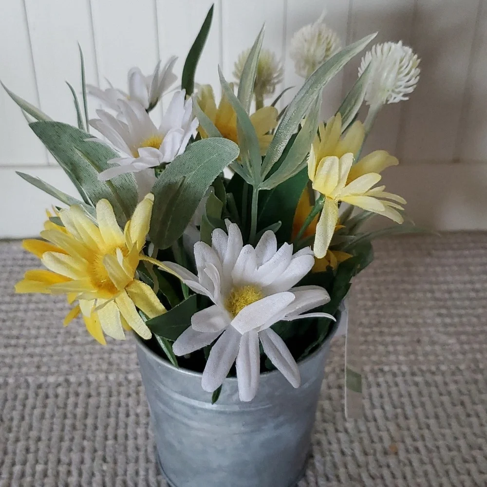 SPRING FLORAL DECOR